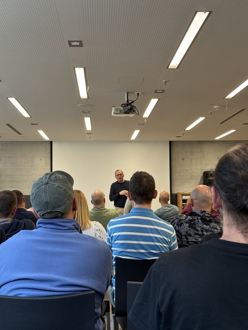 "Alles KI?" in der Stadtbibliothek mit Referent Dr. Andrej Heinke (2)