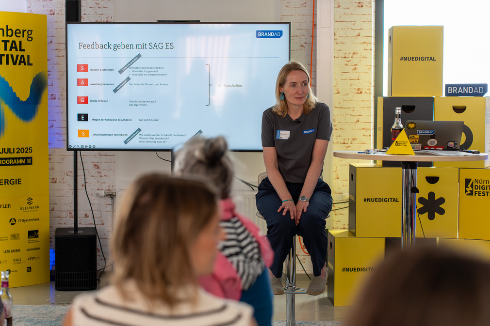 Entspannt Feedback geben bei BRANDAD (1)